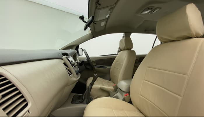 2013 Toyota Innova 2.5 GX 7 STR BS IV, Diesel, Manual, 1,58,656 km, Right Side Front Door Cabin