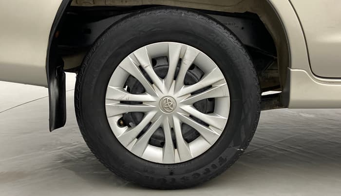 2013 Toyota Innova 2.5 GX 7 STR BS IV, Diesel, Manual, 1,58,656 km, Right Rear Wheel