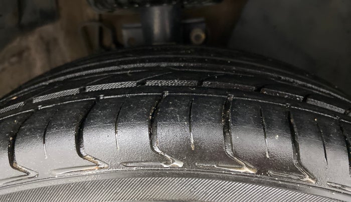 2016 Volkswagen Ameo HIGHLINE1.2L, Petrol, Manual, 98,156 km, Right Front Tyre Tread