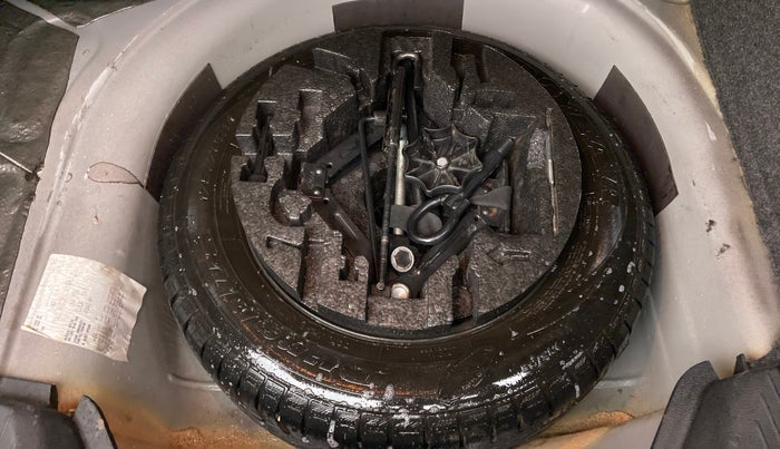 2016 Volkswagen Ameo HIGHLINE1.2L, Petrol, Manual, 98,156 km, Spare Tyre