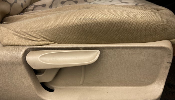 2016 Volkswagen Ameo HIGHLINE1.2L, Petrol, Manual, 98,156 km, Driver Side Adjustment Panel