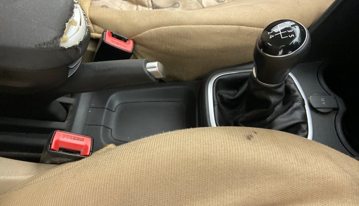 2016 Volkswagen Ameo HIGHLINE1.2L, Petrol, Manual, 98,156 km, Gear Lever