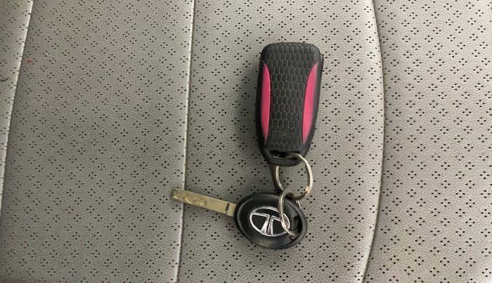 2022 Tata Tiago XZ PLUS CNG, CNG, Manual, 85,548 km, Key Close Up