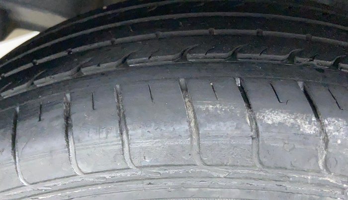2019 Maruti Swift VXI, Petrol, Manual, 39,572 km, Right Rear Tyre Tread