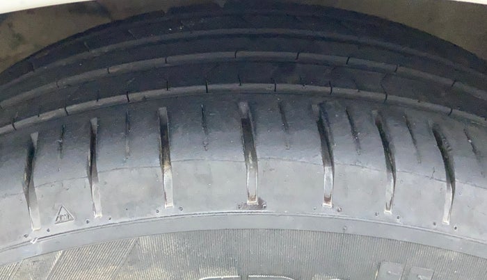 2019 Maruti Swift VXI, Petrol, Manual, 39,572 km, Left Front Tyre Tread