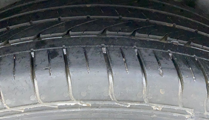 2019 Maruti Swift VXI, Petrol, Manual, 39,572 km, Left Rear Tyre Tread