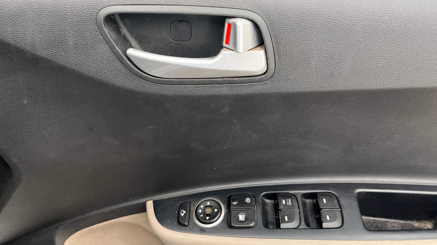 2018 Hyundai Grand i10 SPORTZ 1.2 KAPPA VTVT, Petrol, Manual, 71,176 km, Driver Side Door Panels Control