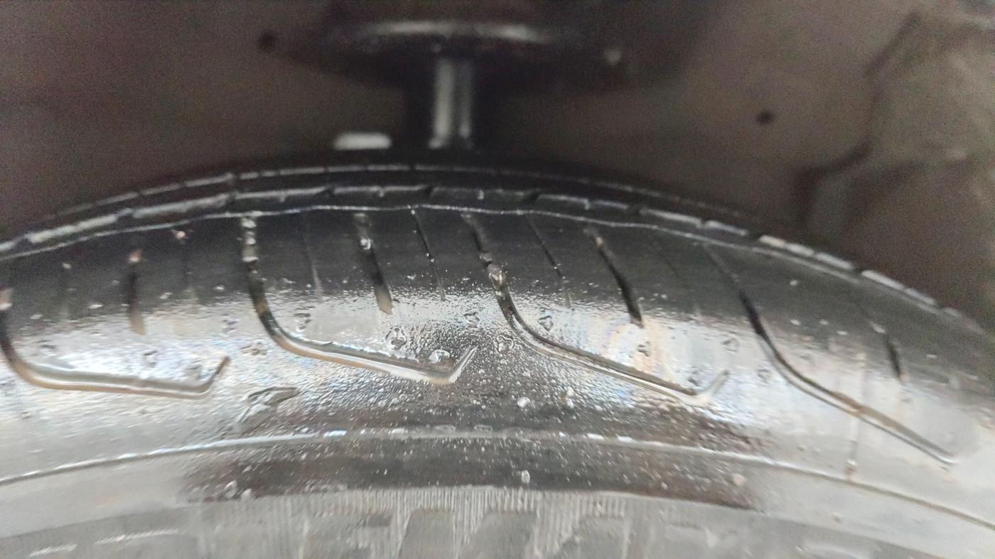 2016 Maruti Ciaz ZXI+, Petrol, Manual, 85,524 km, Right Front Tyre Tread