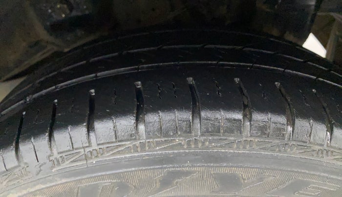 2017 Hyundai Eon MAGNA +, Petrol, Manual, 44,499 km, Left Rear Tyre Tread