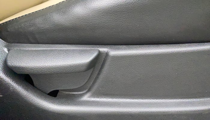 2017 Hyundai Eon MAGNA +, Petrol, Manual, 44,499 km, Driver Side Adjustment Panel