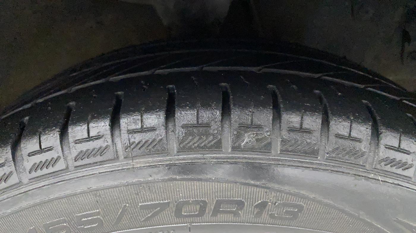 2017 Hyundai Eon MAGNA +, Petrol, Manual, 44,499 km, Right Front Tyre Tread