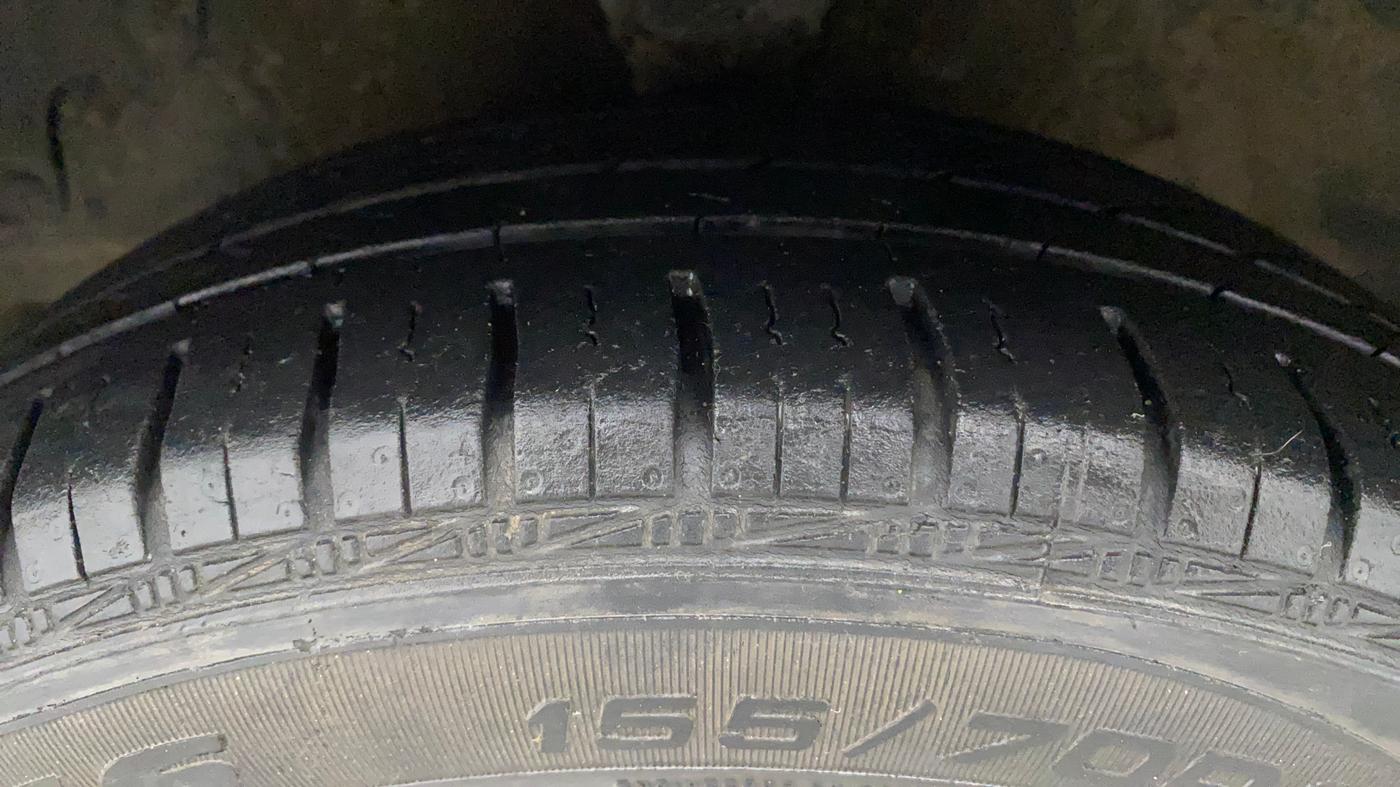 2017 Hyundai Eon MAGNA +, Petrol, Manual, 44,499 km, Left Front Tyre Tread