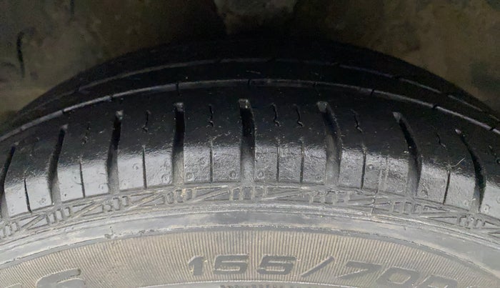 2017 Hyundai Eon MAGNA +, Petrol, Manual, 44,499 km, Left Front Tyre Tread