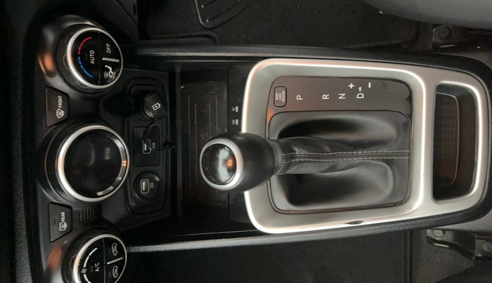 2019 Hyundai VENUE SX PLUS 1.0 TURBO DCT, Petrol, Automatic, 75,829 km, Gear Lever