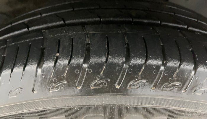 2019 Hyundai VENUE SX PLUS 1.0 TURBO DCT, Petrol, Automatic, 75,829 km, Right Front Tyre Tread