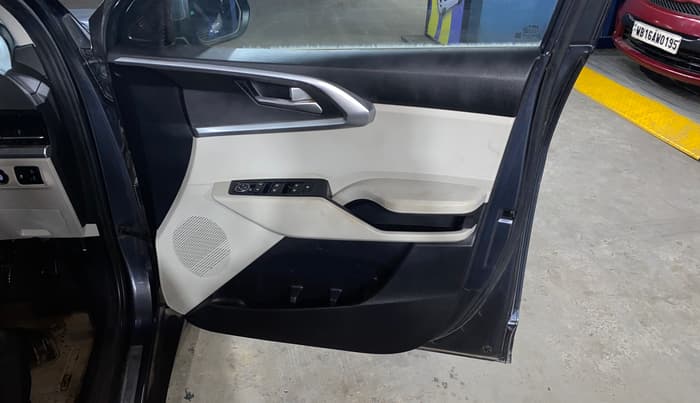 2022 KIA CARENS PRESTIGE 1.5 PETROL 7 STR, Petrol, Manual, 50,387 km, Driver Side Door Panels Control
