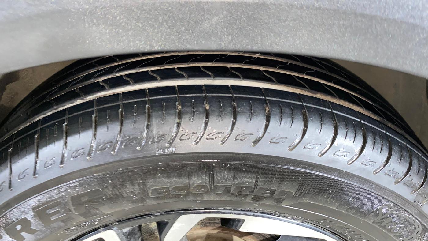 2022 KIA CARENS PRESTIGE 1.5 PETROL 7 STR, Petrol, Manual, 50,387 km, Right Front Tyre Tread