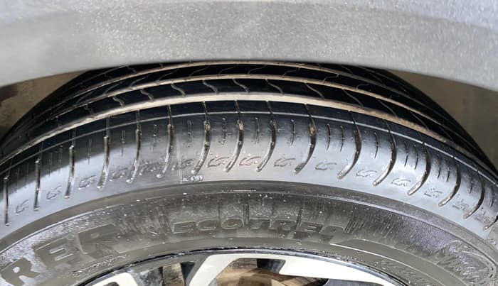 2022 KIA CARENS PRESTIGE 1.5 PETROL 7 STR, Petrol, Manual, 50,387 km, Right Front Tyre Tread
