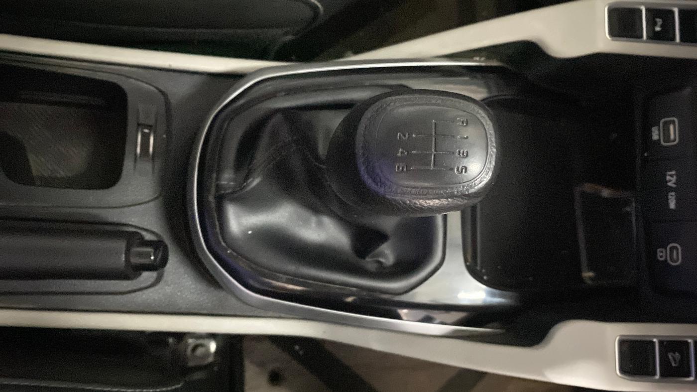 2022 KIA CARENS PRESTIGE 1.5 PETROL 7 STR, Petrol, Manual, 50,387 km, Gear Lever