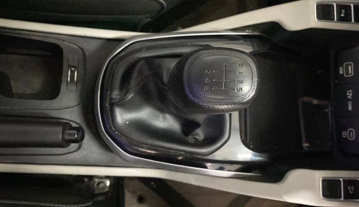 2022 KIA CARENS PRESTIGE 1.5 PETROL 7 STR, Petrol, Manual, 50,387 km, Gear Lever