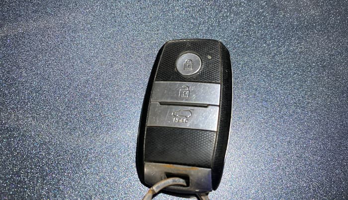 2022 KIA CARENS PRESTIGE 1.5 PETROL 7 STR, Petrol, Manual, 50,387 km, Key Close Up