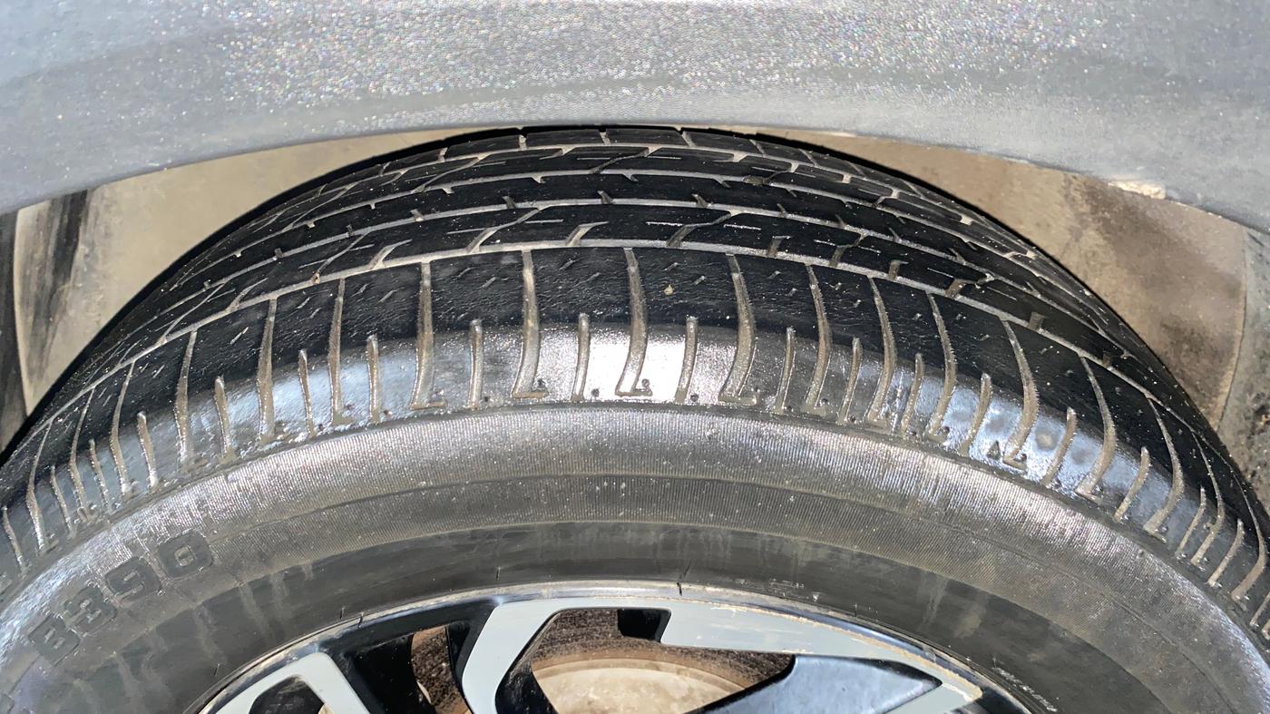 2022 KIA CARENS PRESTIGE 1.5 PETROL 7 STR, Petrol, Manual, 50,387 km, Left Front Tyre Tread