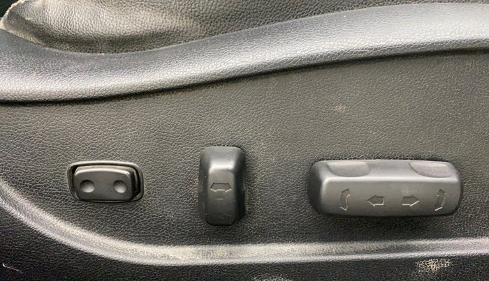 2016 Hyundai New Elantra 1.8 SX AT VTVT, Petrol, Automatic, 69,272 km, Driver Side Adjustment Panel