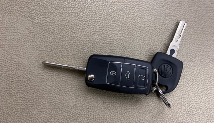 2016 Volkswagen Ameo HIGHLINE DSG 1.5 DIESEL , Diesel, Automatic, 1,01,196 km, Key Close Up