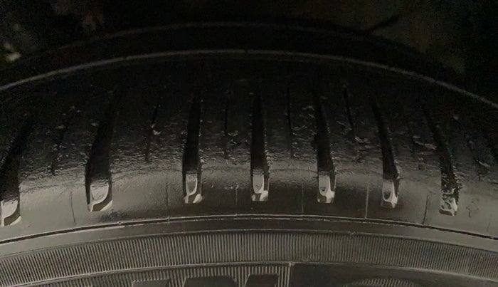 2017 Maruti Dzire ZDI PLUS, Diesel, Manual, 86,992 km, Left Front Tyre Tread