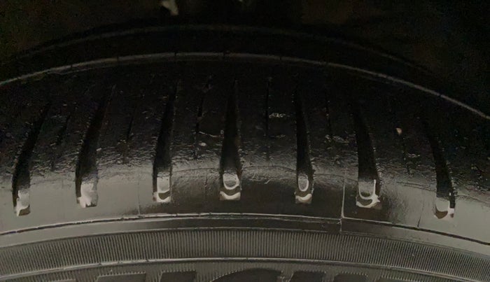 2017 Maruti Dzire ZDI PLUS, Diesel, Manual, 86,992 km, Right Front Tyre Tread