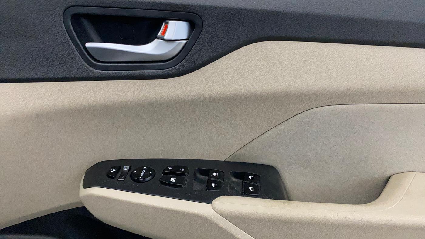 2018 Hyundai Verna 1.6 VTVT SX, Petrol, Manual, 78,109 km, Driver Side Door Panels Control