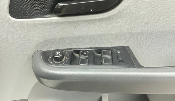 2020 Tata ALTROZ XT PETROL, Petrol, Manual, 64,084 km, Driver Side Door Panels Control