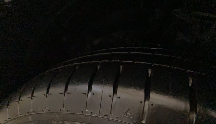 2016 Maruti Baleno ALPHA PETROL 1.2, Petrol, Manual, 75,761 km, Left Front Tyre Tread