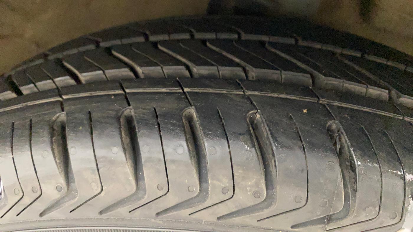 2014 Maruti Celerio VXI, Petrol, Manual, 83,906 km, Right Front Tyre Tread