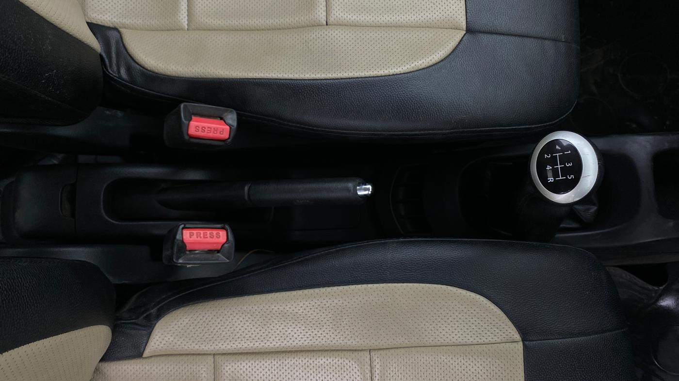 2016 Maruti Wagon R 1.0 VXI, Petrol, Manual, 15,231 km, Gear Lever