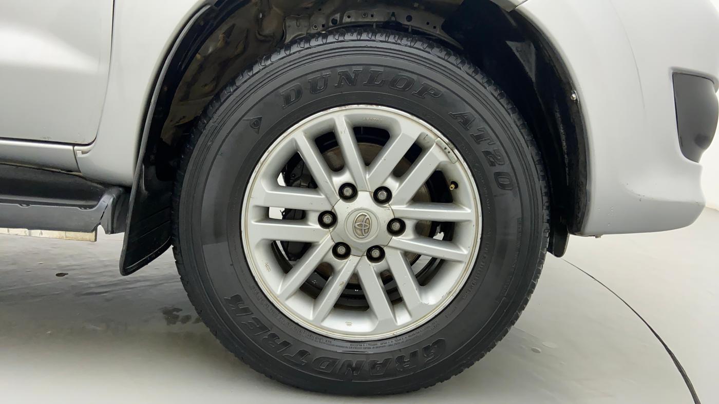 2012 Toyota Fortuner 3.0 MT 4X4, Diesel, Manual, 97,115 km, Right Front Wheel