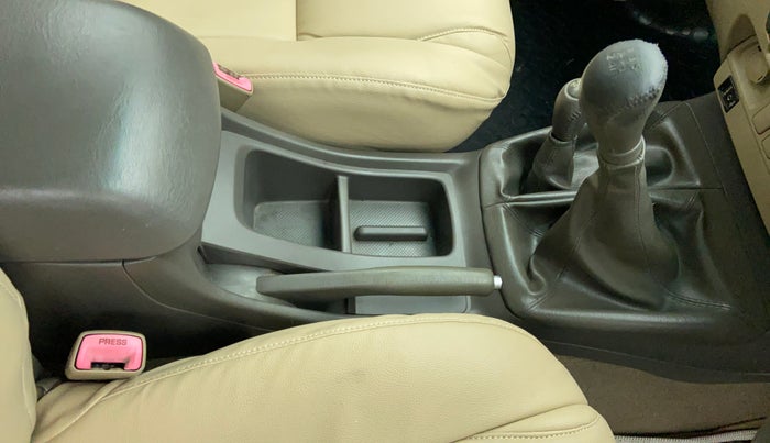 2012 Toyota Fortuner 3.0 MT 4X4, Diesel, Manual, 97,115 km, Gear Lever