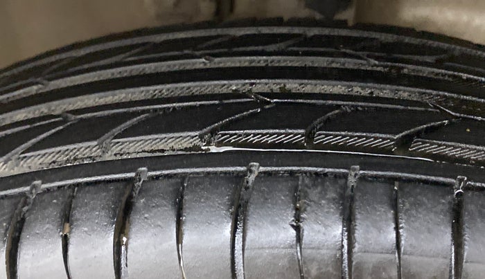 2014 Maruti Wagon R 1.0 LXI CNG, CNG, Manual, 86,713 km, Right Front Tyre Tread