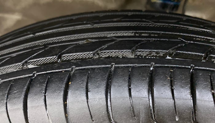 2014 Maruti Wagon R 1.0 LXI CNG, CNG, Manual, 86,713 km, Left Front Tyre Tread