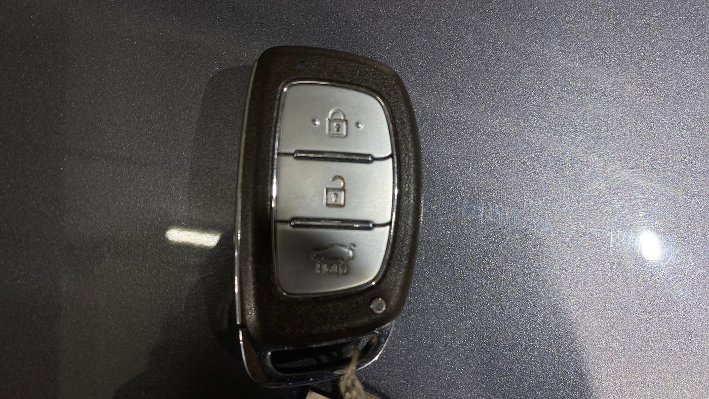2017 Hyundai Grand i10 ASTA 1.2 KAPPA VTVT, Petrol, Manual, 58,540 km, Key Close Up