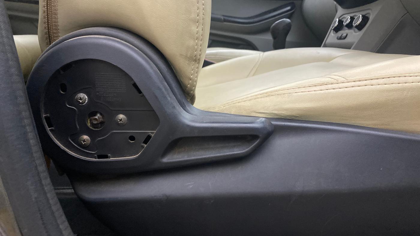 2022 Tata Tiago XT PETROL, Petrol, Manual, 1,22,275 km, Driver Side Adjustment Panel