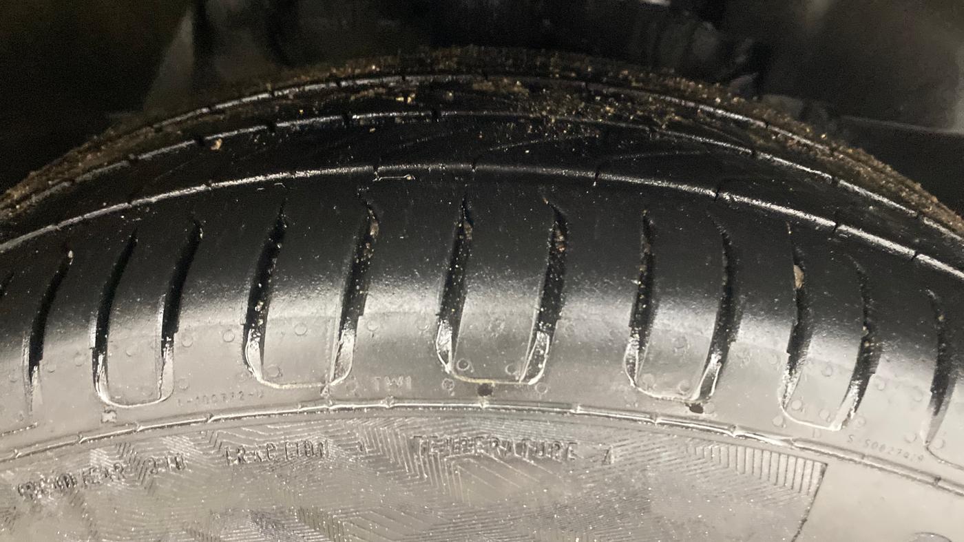 2019 Tata NEXON XZ PLUS PETROL, Petrol, Manual, 89,098 km, Right Front Tyre Tread