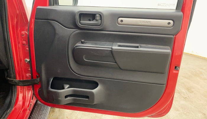 2021 Mahindra Thar LX  P 4WD AT CONVERTIBLE, Petrol, Automatic, 14,174 km, Driver Side Door Panels Control