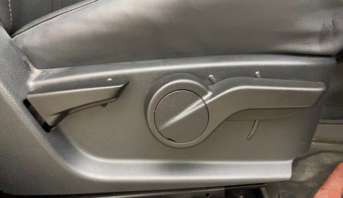 2021 Mahindra Thar LX  P 4WD AT CONVERTIBLE, Petrol, Automatic, 14,174 km, Driver Side Adjustment Panel