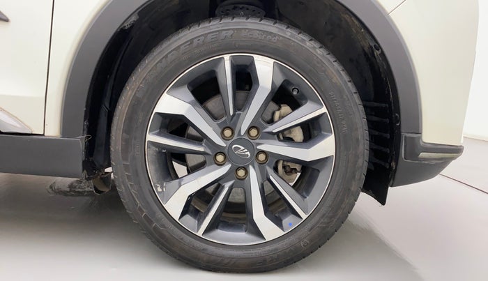 2020 Mahindra XUV300 W8 (O) 1.2 PETROL, Petrol, Manual, 42,431 km, Right Front Wheel