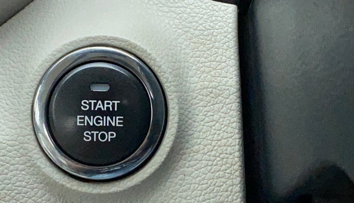 2020 Mahindra XUV300 W8 (O) 1.2 PETROL, Petrol, Manual, 42,431 km, Keyless Start/ Stop Button