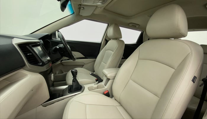 2020 Mahindra XUV300 W8 (O) 1.2 PETROL, Petrol, Manual, 42,431 km, Right Side Front Door Cabin