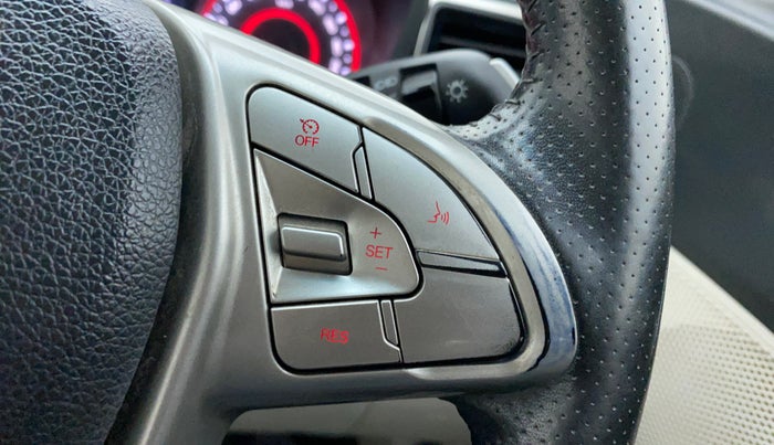 2020 Mahindra XUV300 W8 (O) 1.2 PETROL, Petrol, Manual, 42,431 km, Adaptive Cruise Control