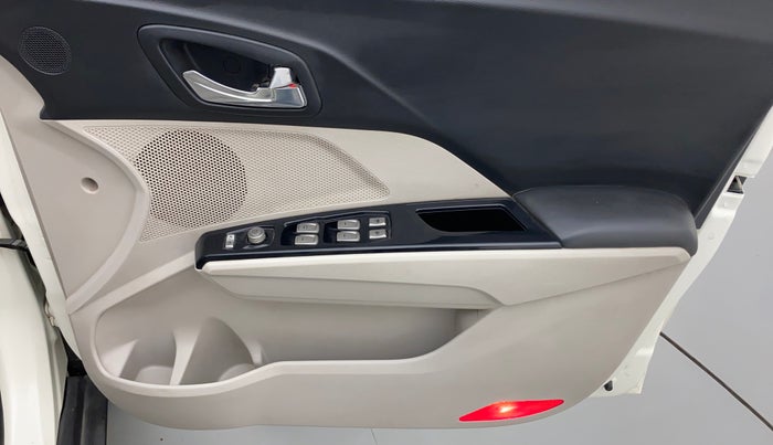 2020 Mahindra XUV300 W8 (O) 1.2 PETROL, Petrol, Manual, 42,431 km, Driver Side Door Panels Control