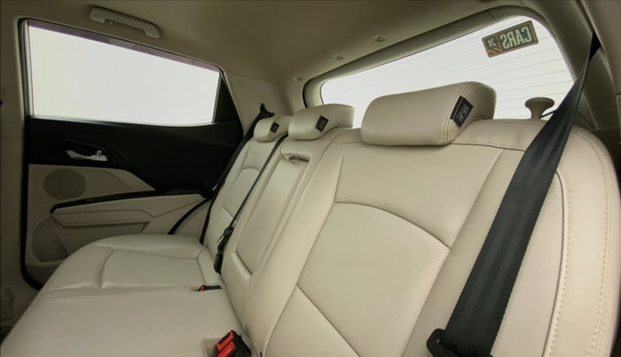 2020 Mahindra XUV300 W8 (O) 1.2 PETROL, Petrol, Manual, 42,431 km, Right Side Rear Door Cabin